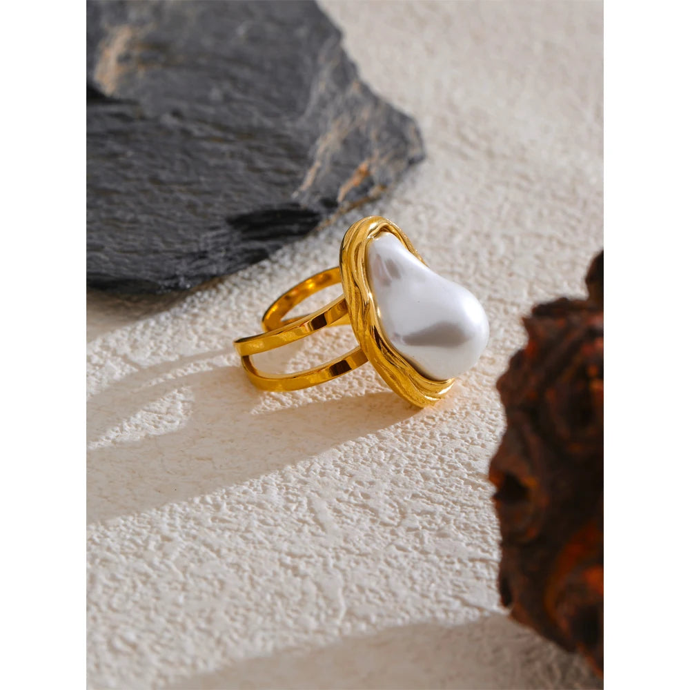 Organic Gold Statement Ring – Mirror Stone Finish
