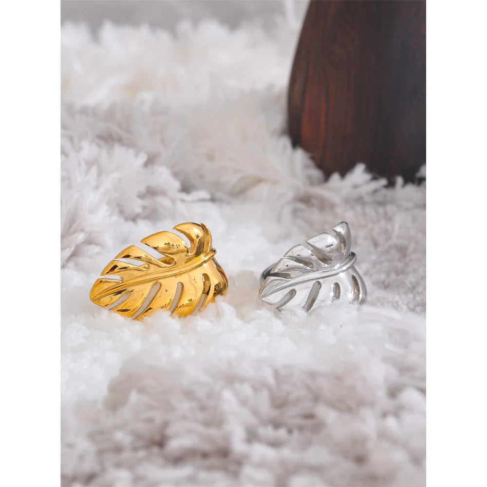 Nola Gold Sculpted Leaf Ring