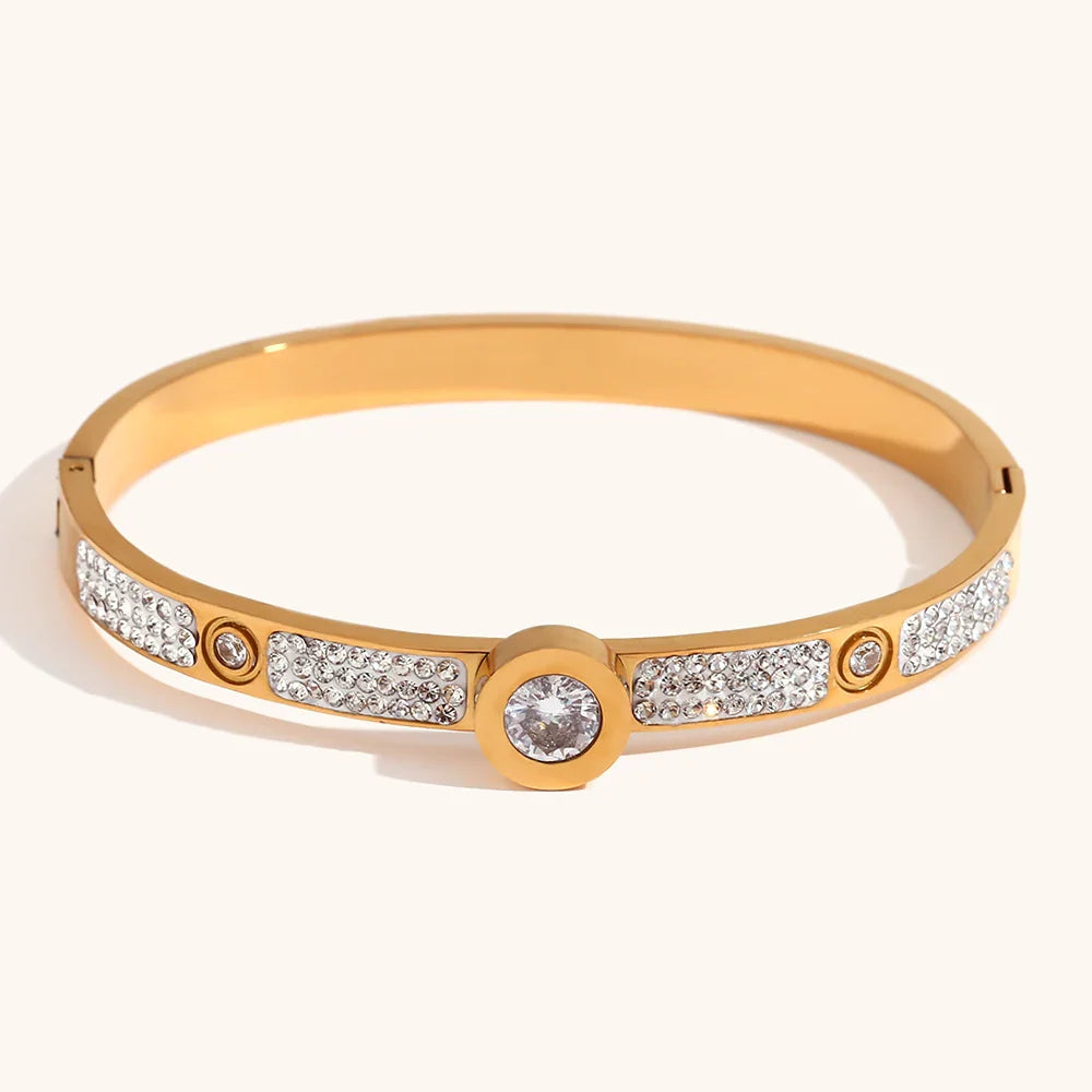 Elly Bangle
