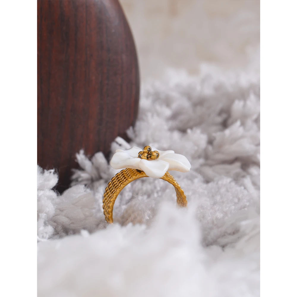Pearl Bloom Gold Ring