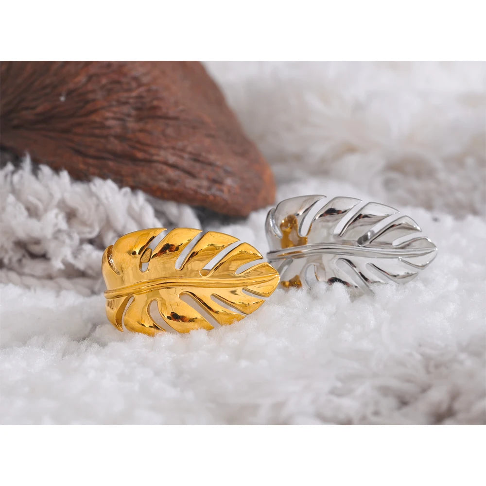 Nola Gold Sculpted Leaf Ring