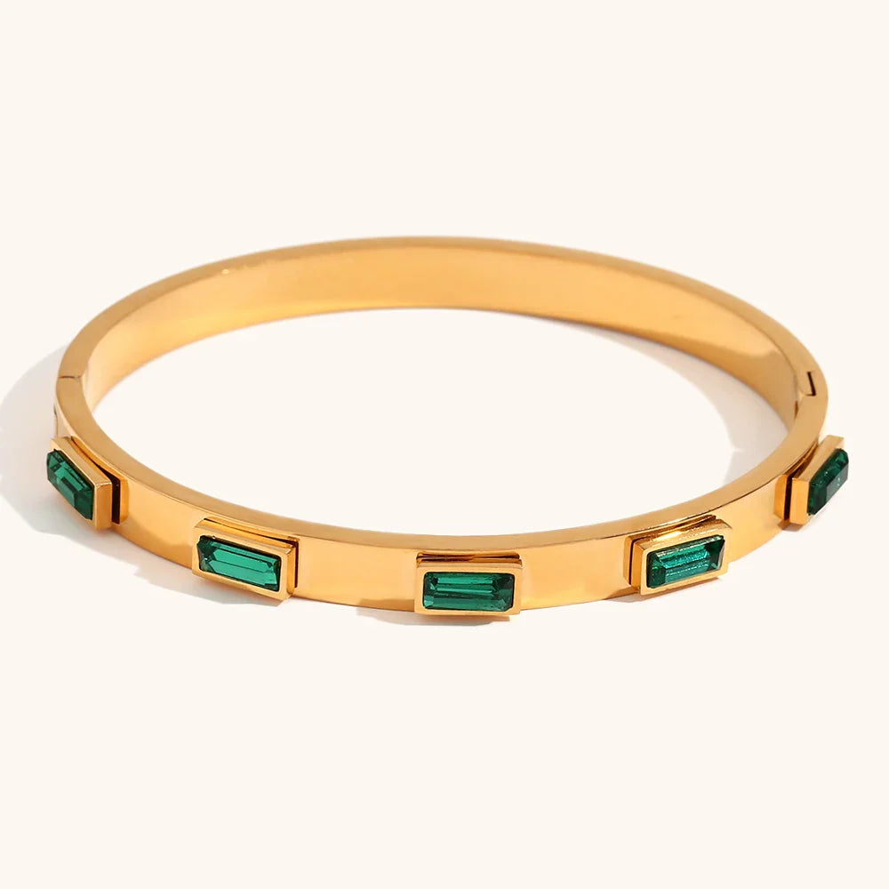 Elly Bangle