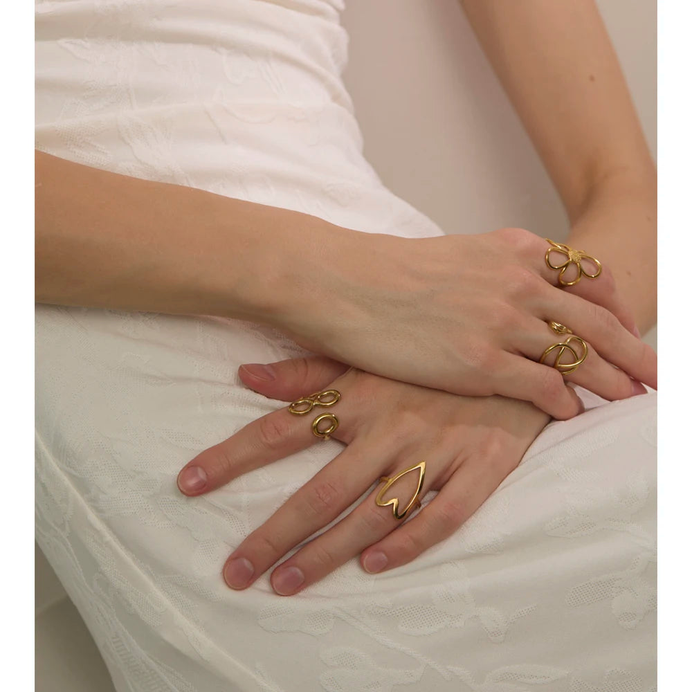 Abstract Curve Gold Ring