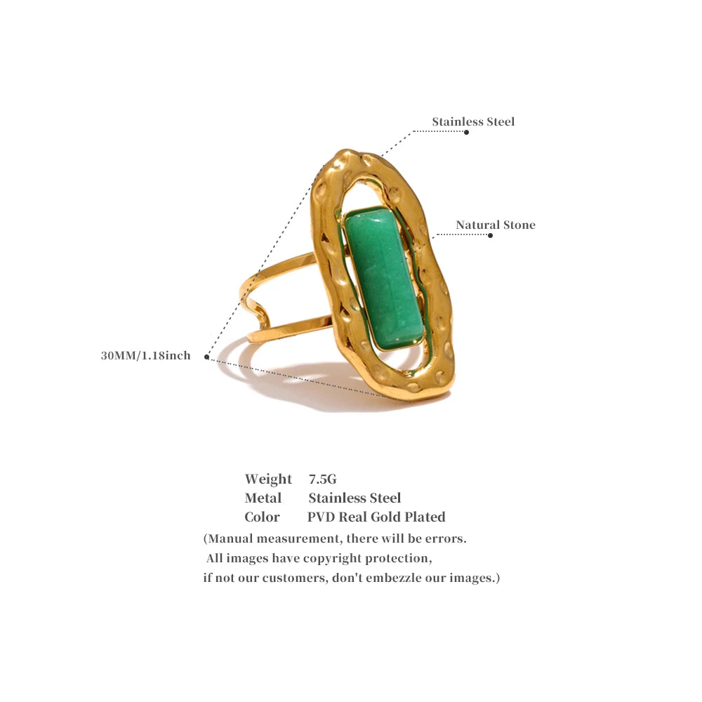 Ban Gold Frame Ring with Emerald-Green Stone