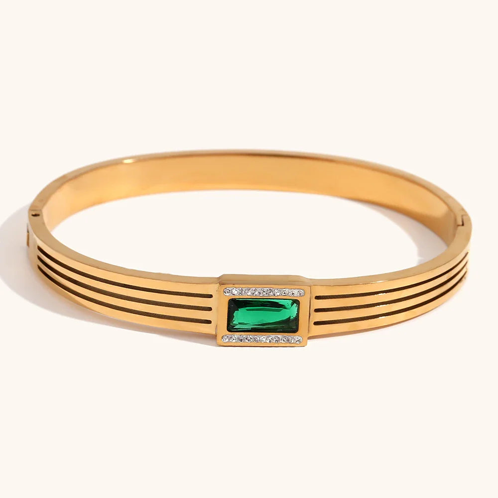 Elly Bangle