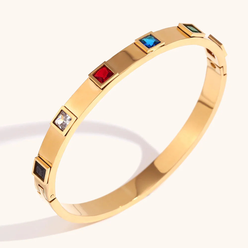 Elly Bangle